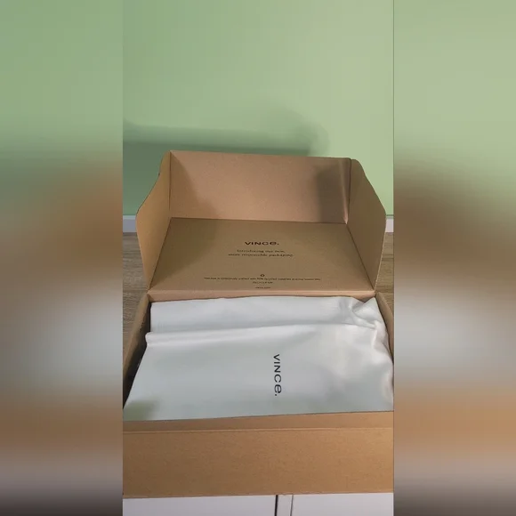 Vince Prim Leather Pump Tan Suede Chunky Heel Pointed Toe Classic 9.5 NWT - Picture 2 of 10